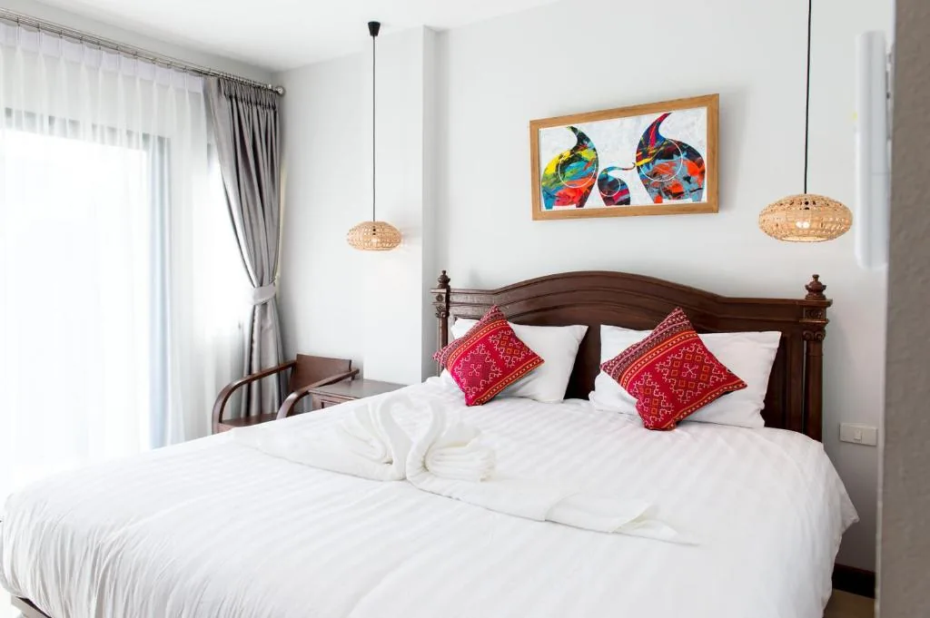 Deluxe Double Room with Balcony — Villa Thai Orchid
