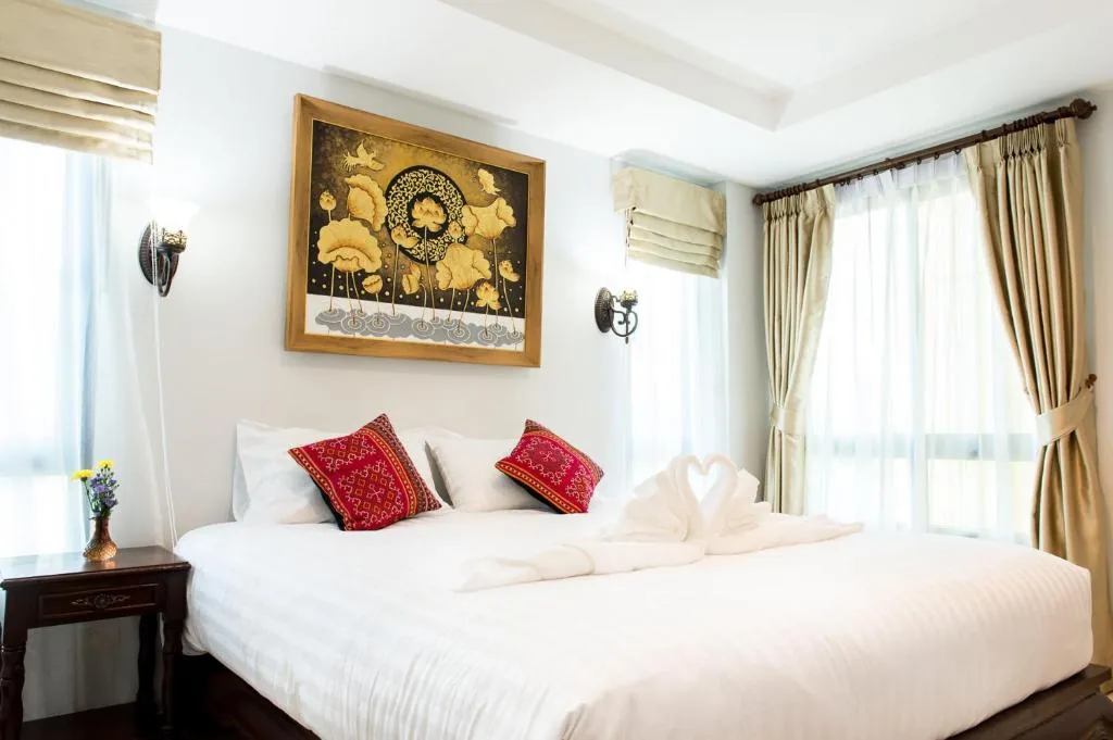 Deluxe King Room — Villa Thai Orchid